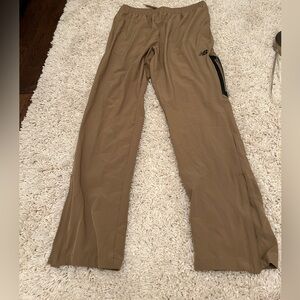 NEW BALANCE  Mens Running Pants Size L. Drawstring waist with zip along ankle.
